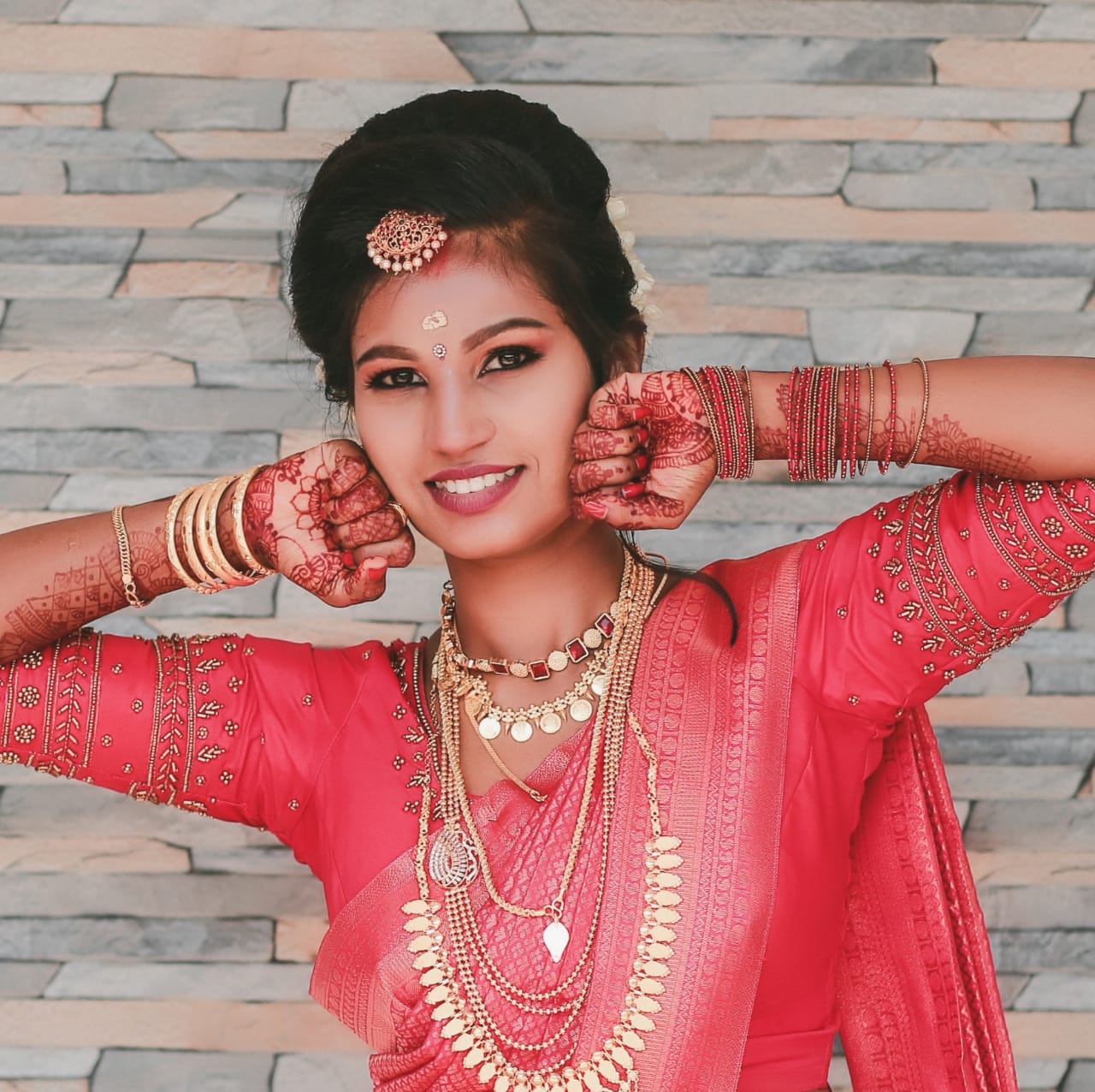 GLAMOUR LADIES BEAUTY SALON AND BOUTIQUE MANNARKKAD
