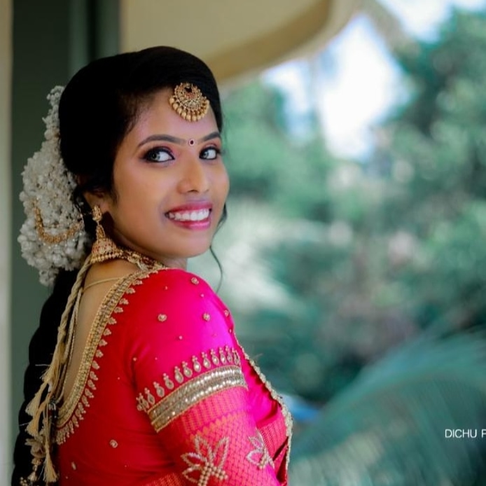 GLAMOUR LADIES BEAUTY SALON AND BOUTIQUE MANNARKKAD